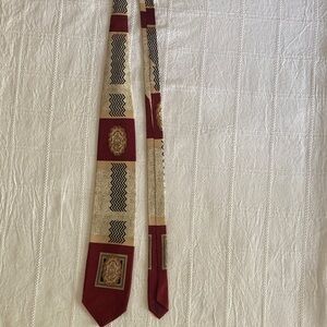 Elegant Burgundy and Gold Patterned Tie Vintage